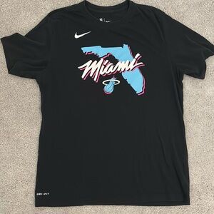 Men’s Nike Black Dri-Fit Miami Heat Miami Vice Graphic Shirt Size Large